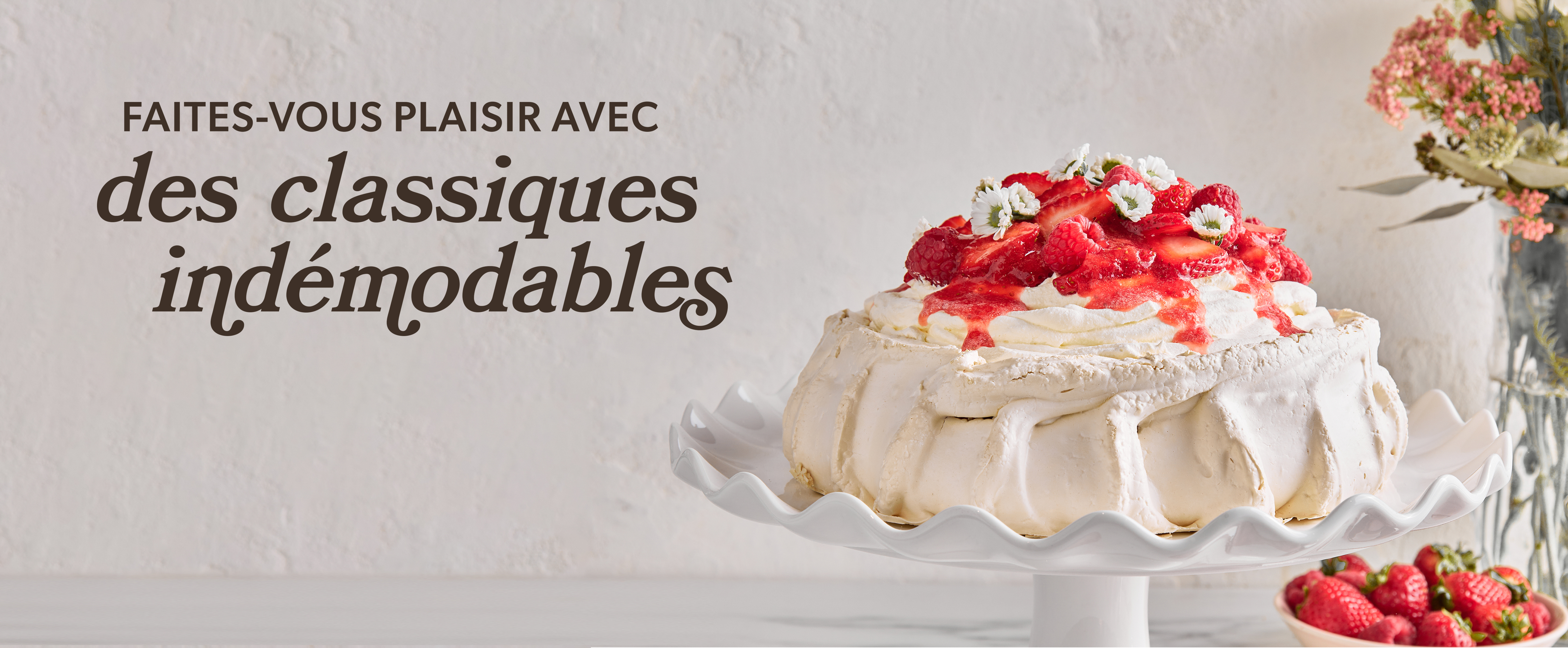 Pavlova aux baies avec texte Faites-vous plaisir avec des classiques indémodables