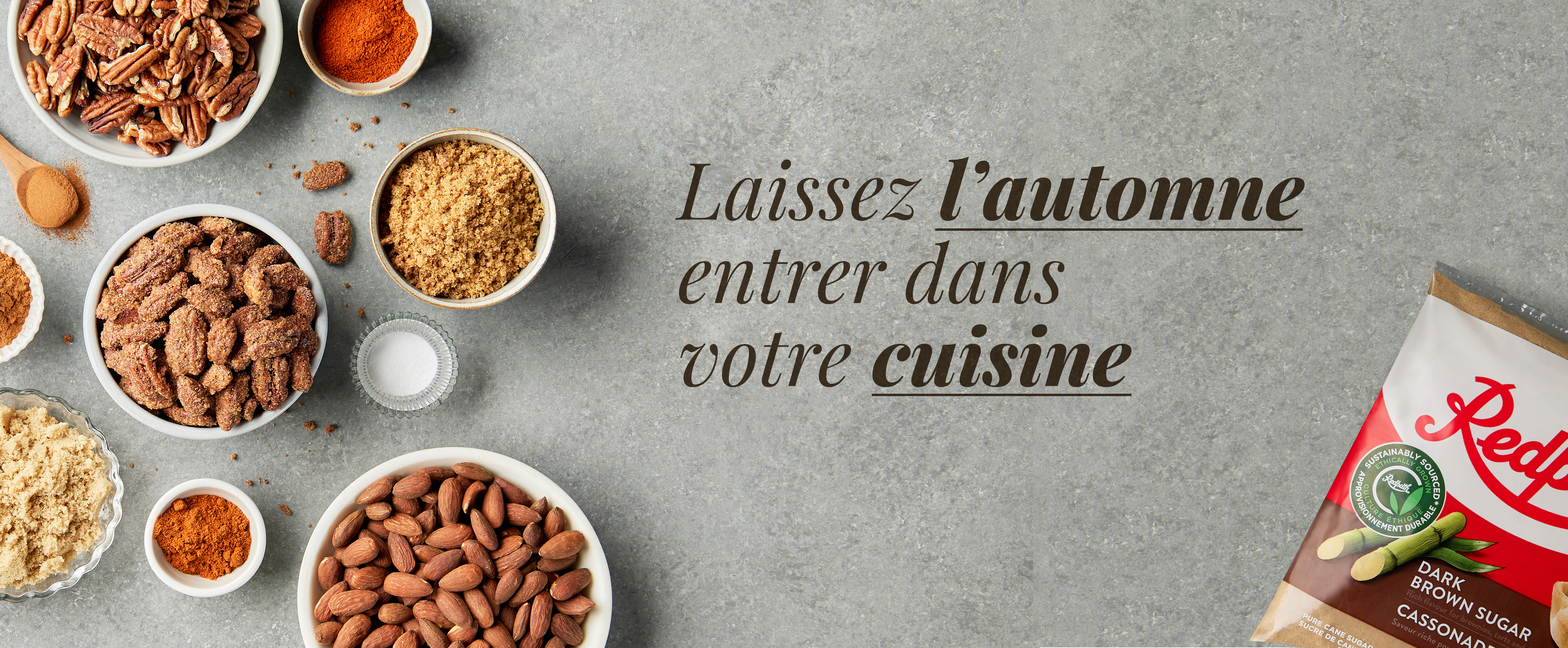 Noix sucrés et épicées avec texte Laissez l'automne entrer dans votre cuisine