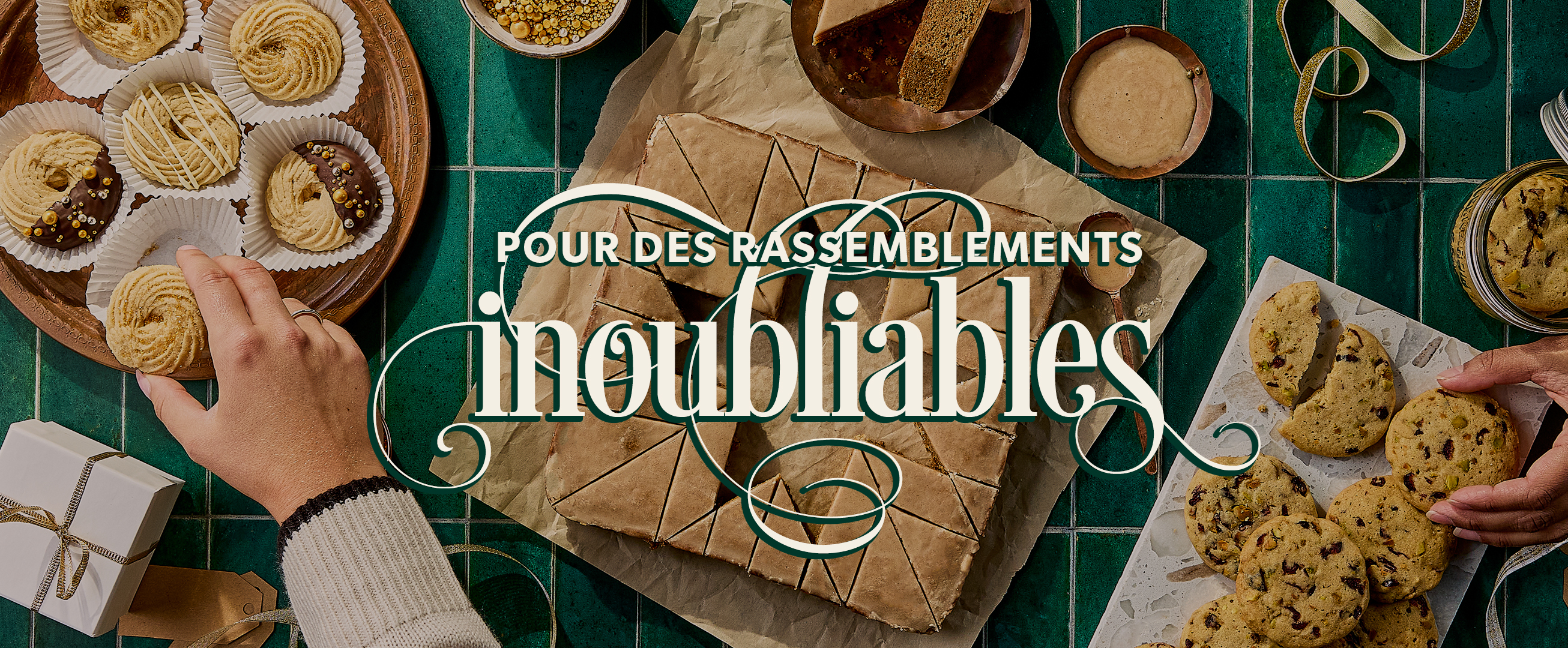 Un assortiment de biscuits des Fêtes avec texte Pour des rassemblements inoubliables