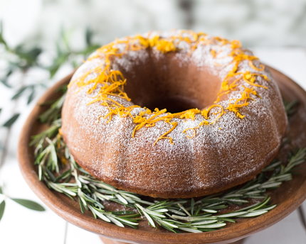 Gâteau à l’huile d’olive, orange et romarin