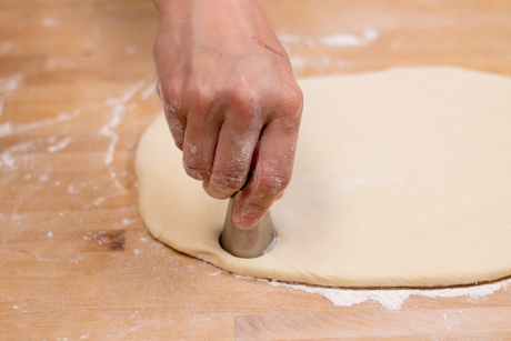 baked-doughnut-cutting-how-to-2