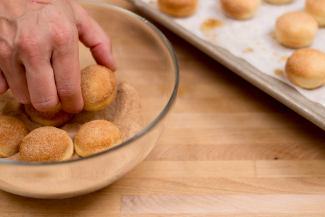 baked-doughnut-dusting-how-to-4