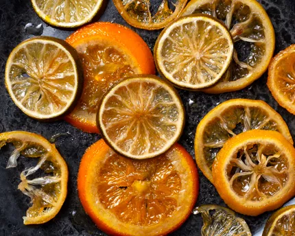 Tranches d'oranges et de limes confites