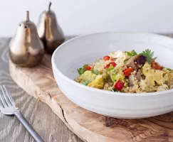 Brouillade d’oeufs, de saucisses et de quinoa