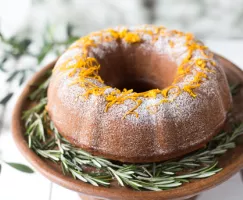 Gâteau à l’huile d’olive, orange et romarin