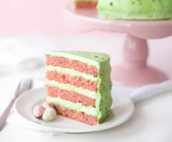 Gâteau tacheté aux fraises