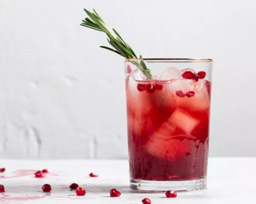 cocktail-des-fetes-grenade-et-romarin