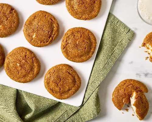 Biscuits aux épices pour tarte à la citrouille farcis au fromage à la crème