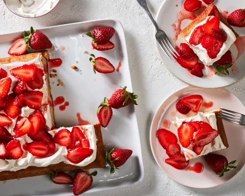Shortcake en plaque aux fraises et au yuzu